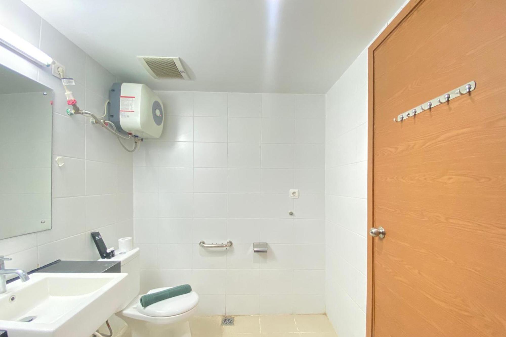 Pleasant At Beverly Dago Near Itb By Travelio Apartemen *